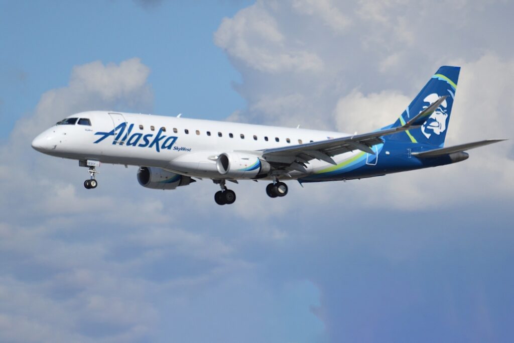 Alaska Embraer E175 1030X687 1