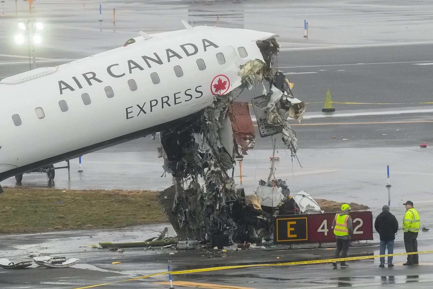 Air canada laguardia crash